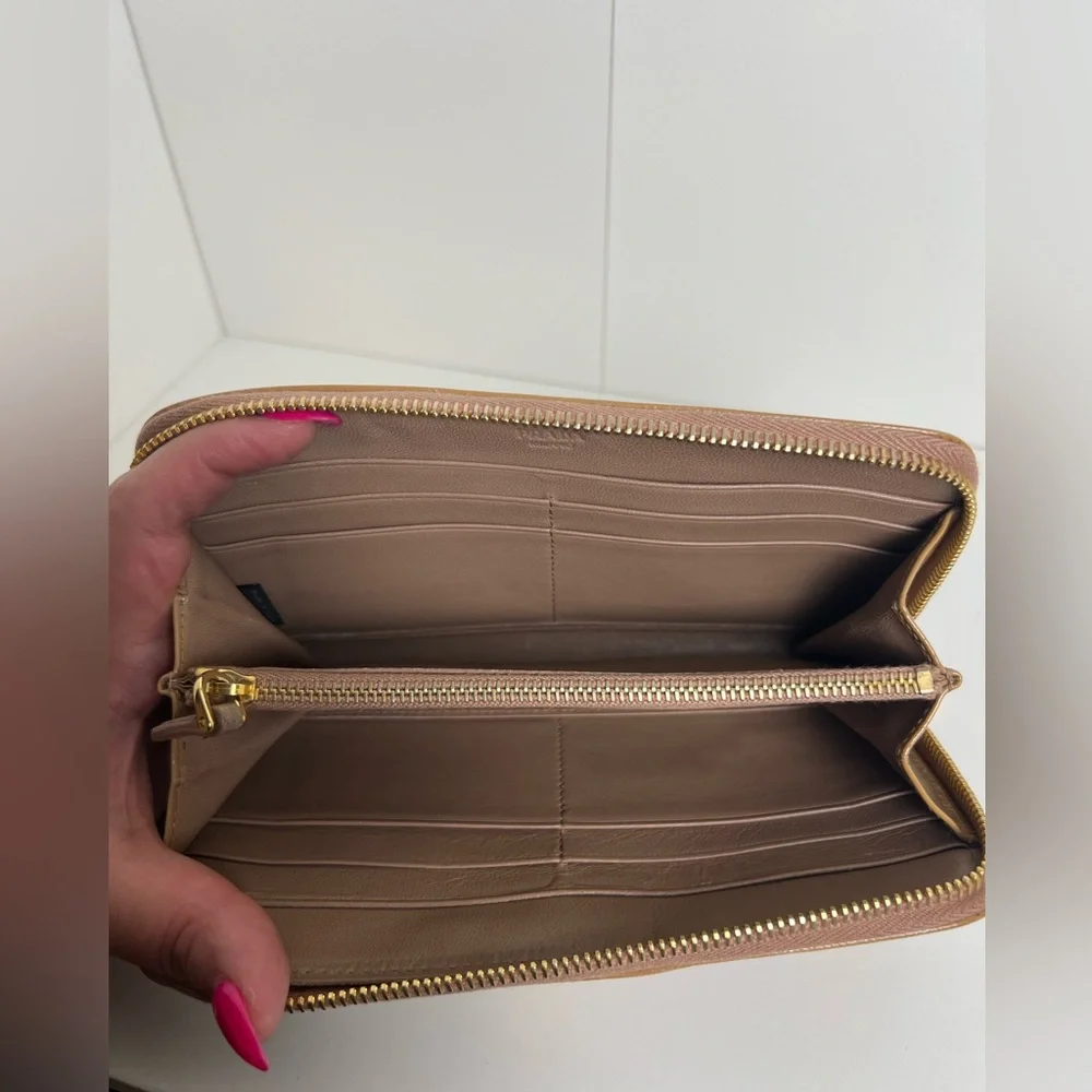 PRADA WALLET - Picture 5 of 8